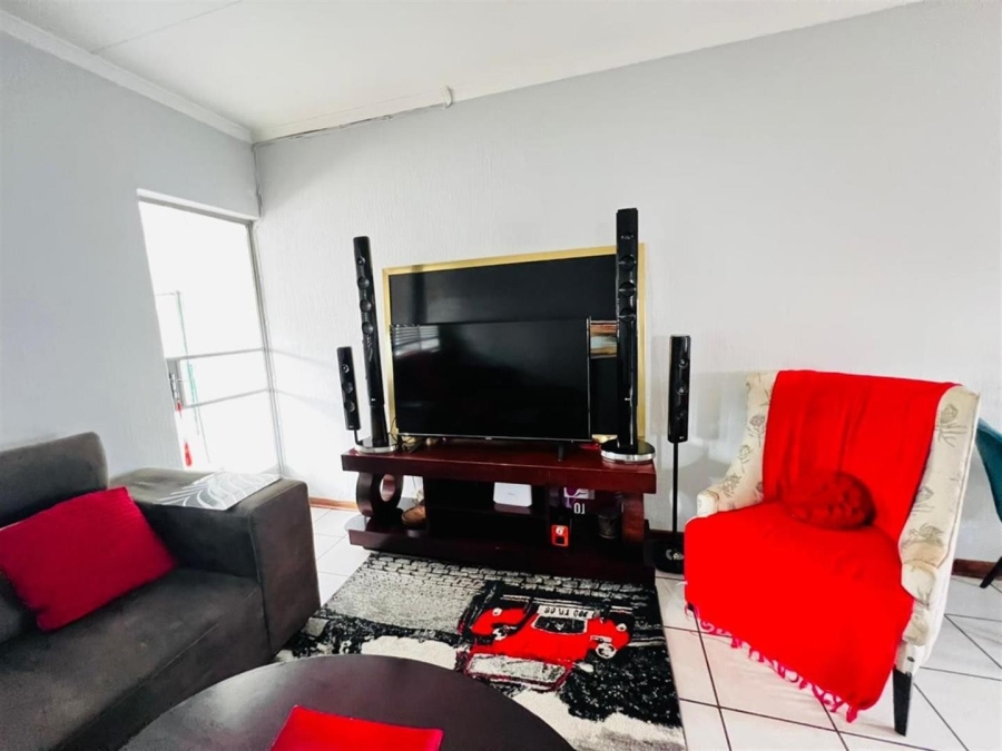 2 Bedroom Property for Sale in New Redruth Gauteng