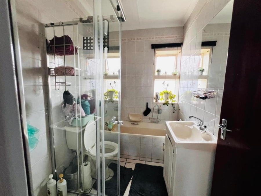 2 Bedroom Property for Sale in New Redruth Gauteng