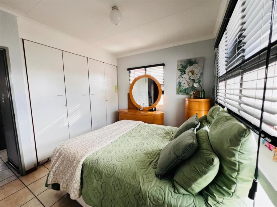 2 Bedroom Property for Sale in New Redruth Gauteng