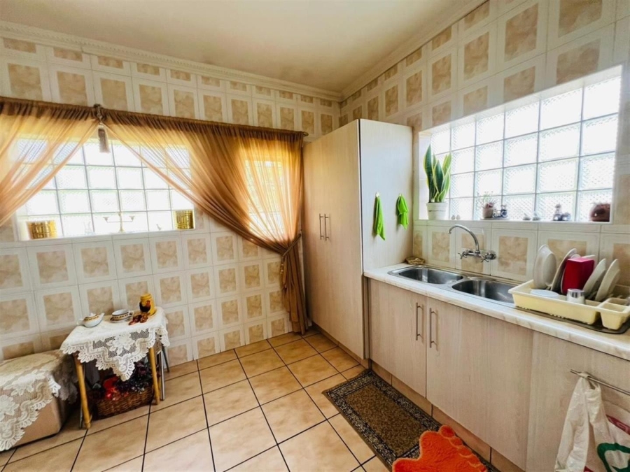 3 Bedroom Property for Sale in Brackendowns Gauteng
