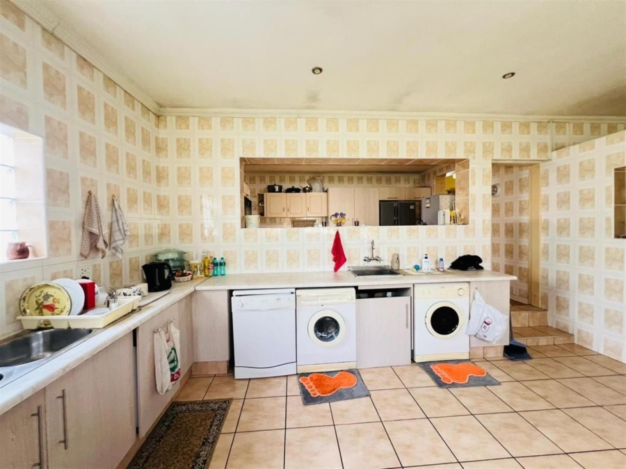 3 Bedroom Property for Sale in Brackendowns Gauteng