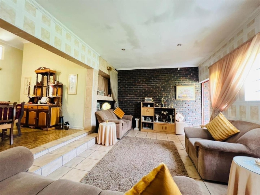 3 Bedroom Property for Sale in Brackendowns Gauteng