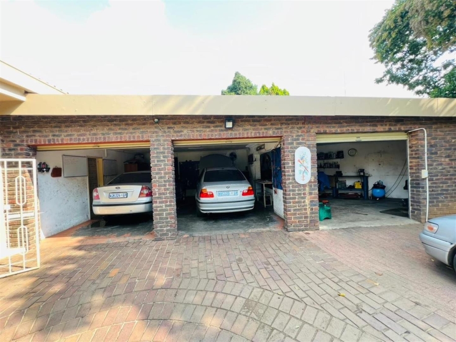3 Bedroom Property for Sale in Brackendowns Gauteng