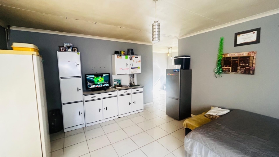 2 Bedroom Property for Sale in Tulisa Park Gauteng