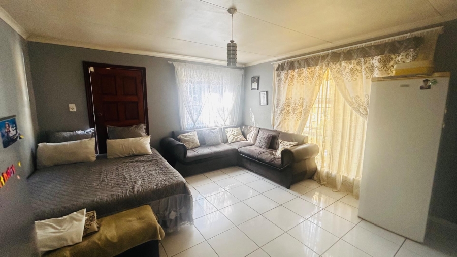 2 Bedroom Property for Sale in Tulisa Park Gauteng