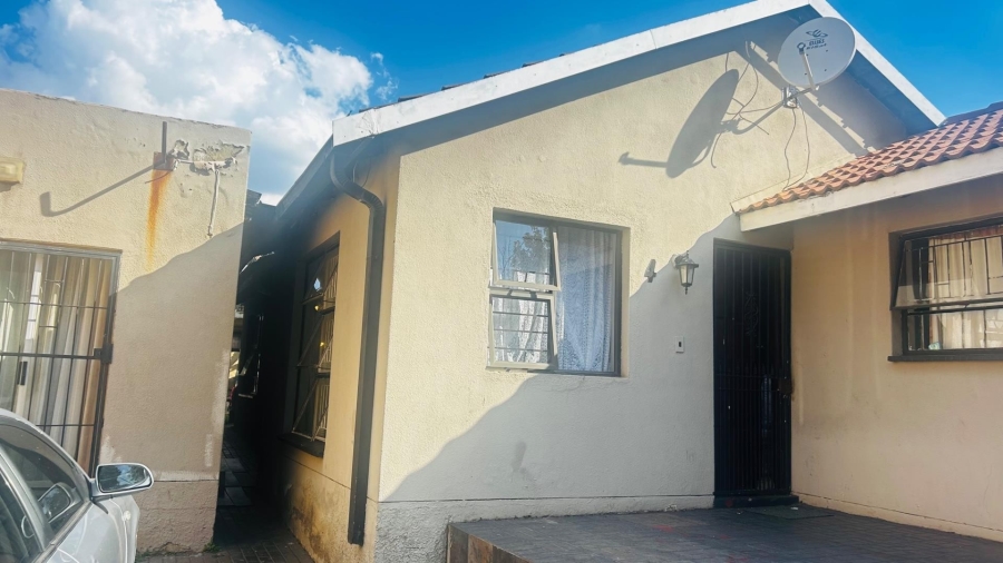 2 Bedroom Property for Sale in Tulisa Park Gauteng
