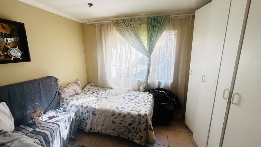 2 Bedroom Property for Sale in Tulisa Park Gauteng