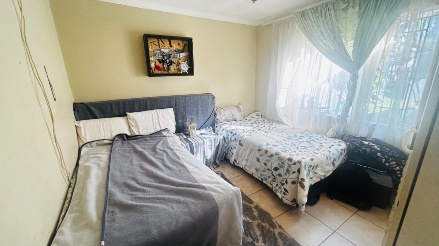 2 Bedroom Property for Sale in Tulisa Park Gauteng
