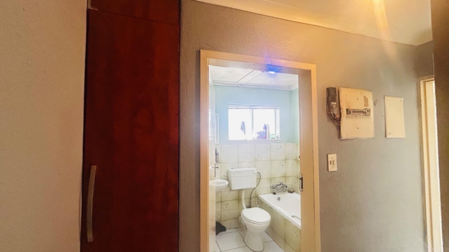 2 Bedroom Property for Sale in Tulisa Park Gauteng