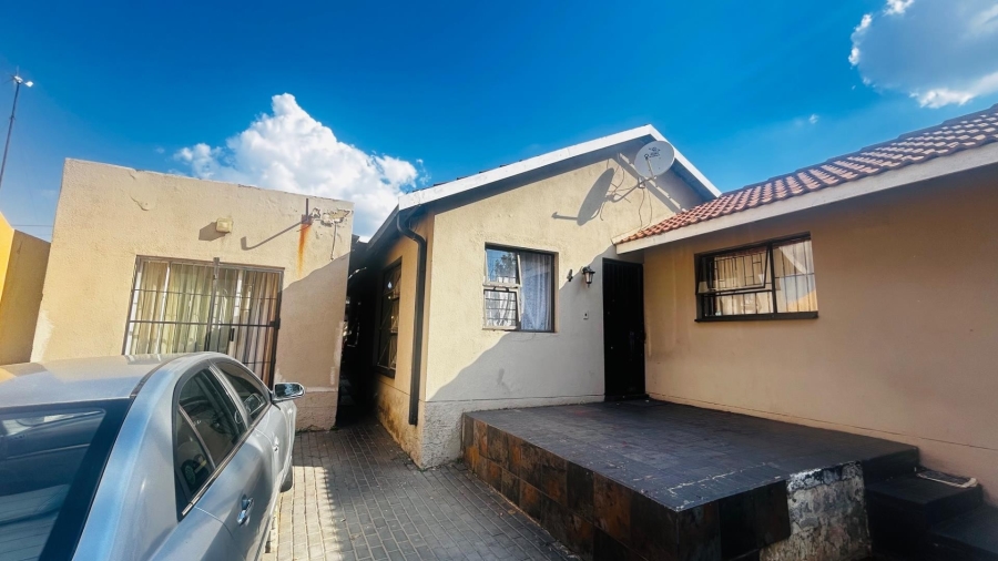 2 Bedroom Property for Sale in Tulisa Park Gauteng