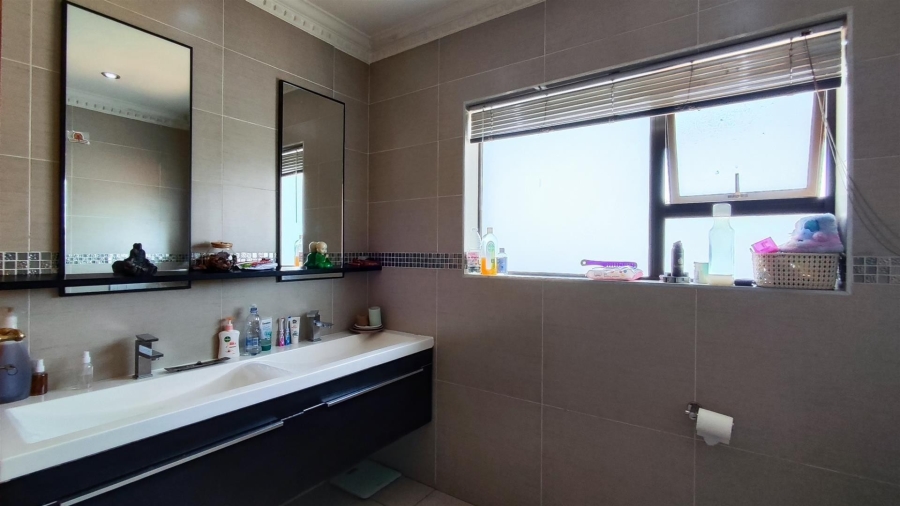 4 Bedroom Property for Sale in Meyersdal Gauteng