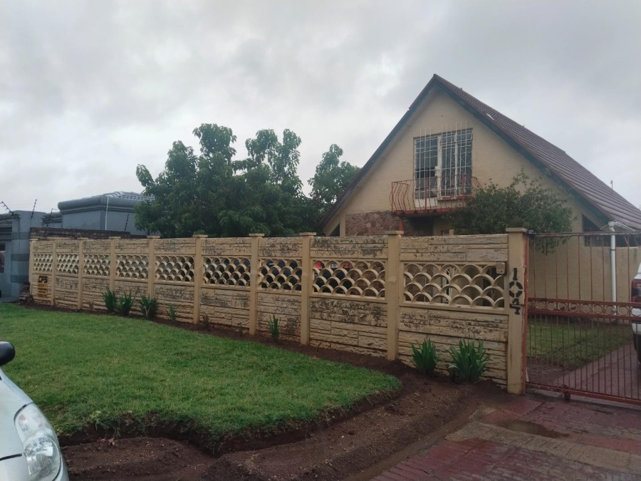 4 Bedroom Property for Sale in Florentia Gauteng