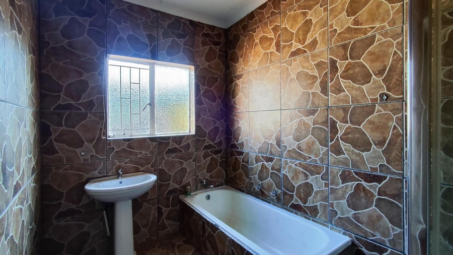 4 Bedroom Property for Sale in Verwoerdpark Gauteng