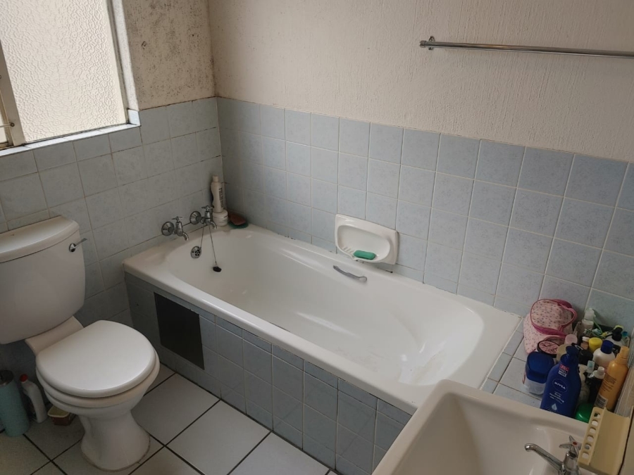 2 Bedroom Property for Sale in Verwoerdpark Gauteng