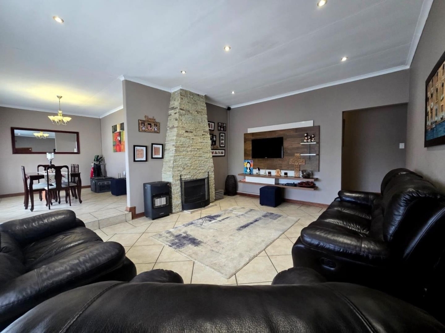 3 Bedroom Property for Sale in South Crest Gauteng