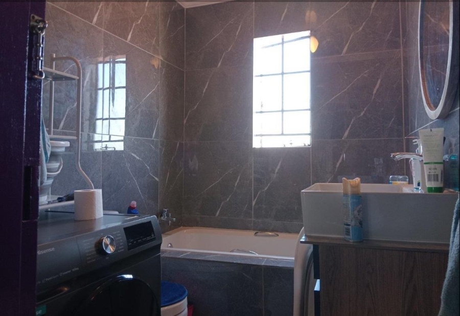 2 Bedroom Property for Sale in Albemarle Gauteng