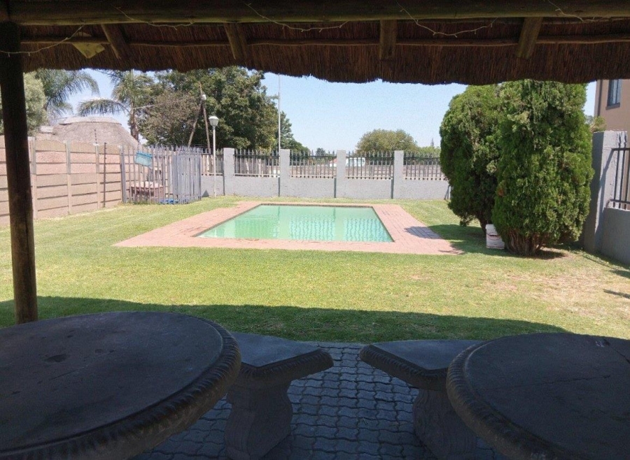 2 Bedroom Property for Sale in Albemarle Gauteng