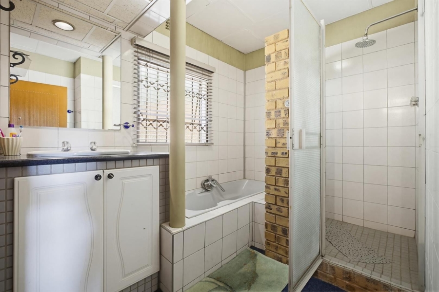 4 Bedroom Property for Sale in Glenvista Gauteng
