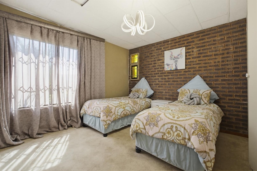 4 Bedroom Property for Sale in Glenvista Gauteng