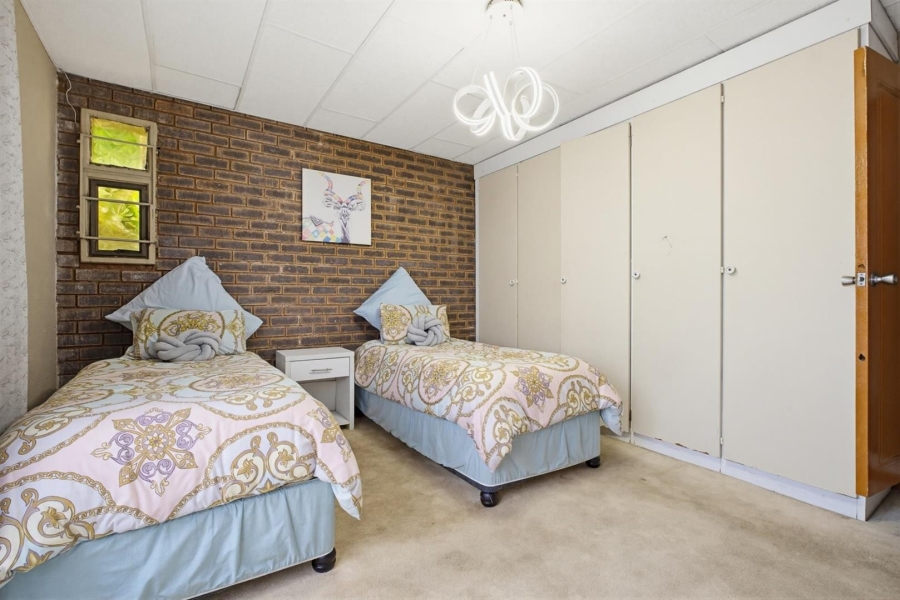 4 Bedroom Property for Sale in Glenvista Gauteng