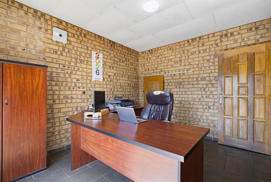 4 Bedroom Property for Sale in Glenvista Gauteng