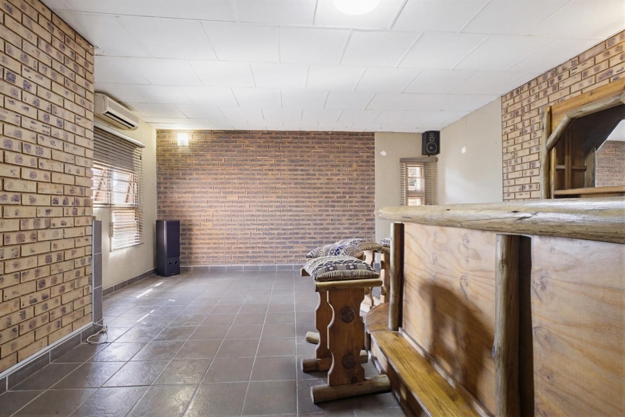 4 Bedroom Property for Sale in Glenvista Gauteng