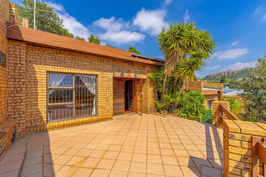4 Bedroom Property for Sale in Glenvista Gauteng