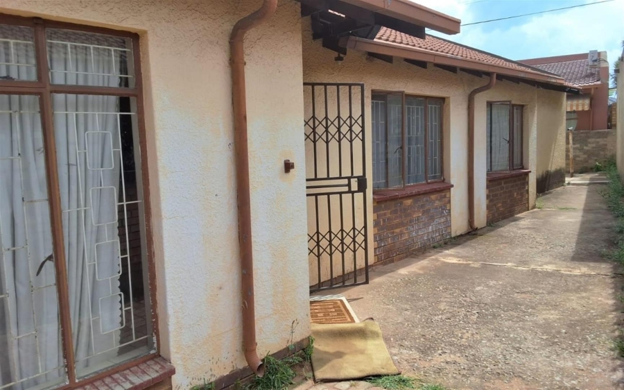 3 Bedroom Property for Sale in Daveyton Gauteng