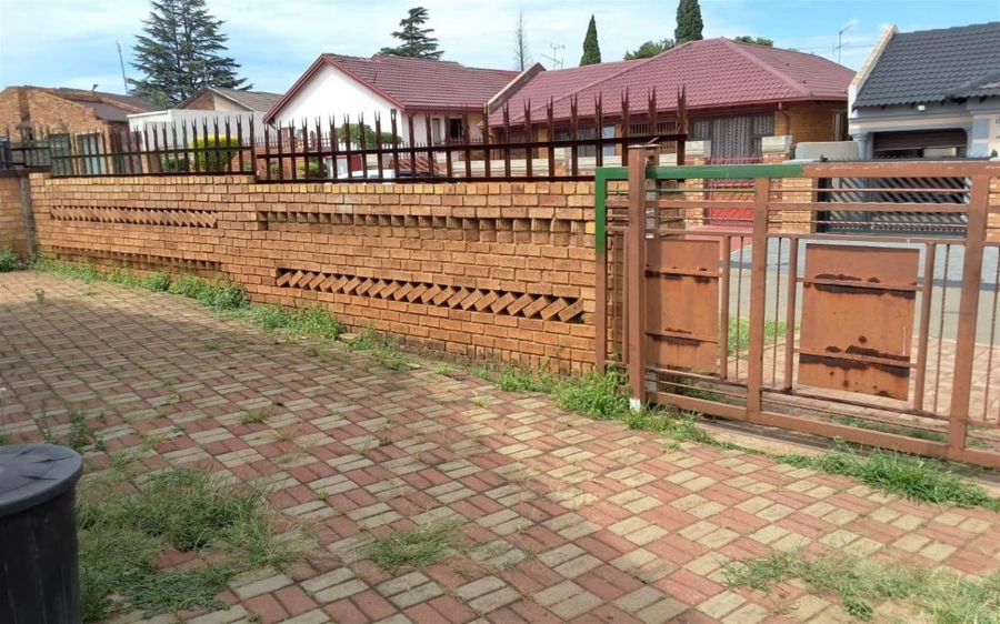 3 Bedroom Property for Sale in Daveyton Gauteng