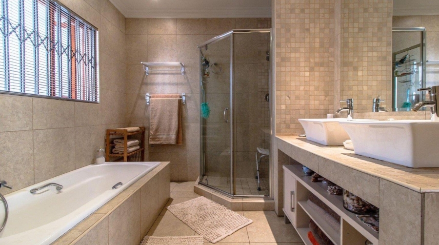 4 Bedroom Property for Sale in Glenvista Gauteng
