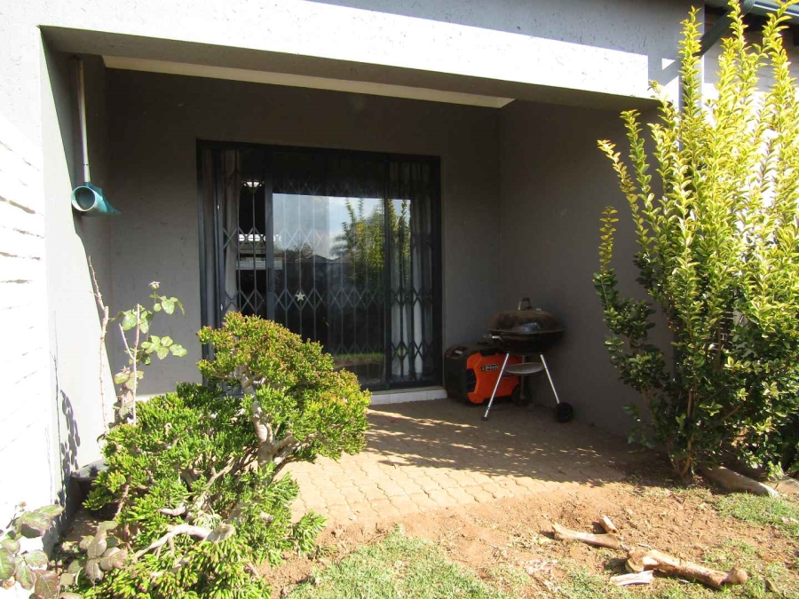 To Let 2 Bedroom Property for Rent in Norton Park Gauteng