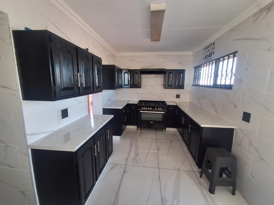 3 Bedroom Property for Sale in Bassonia Gauteng