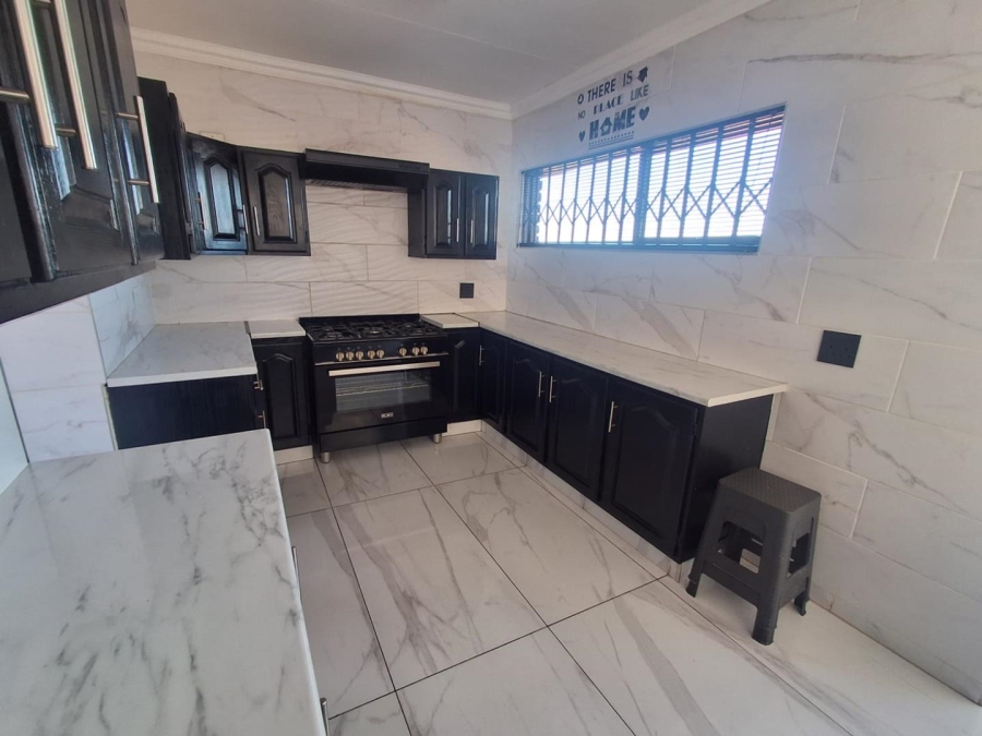 3 Bedroom Property for Sale in Bassonia Gauteng