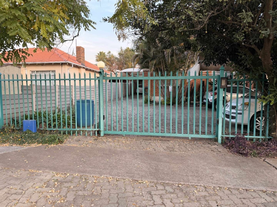 4 Bedroom Property for Sale in Queenswood Gauteng