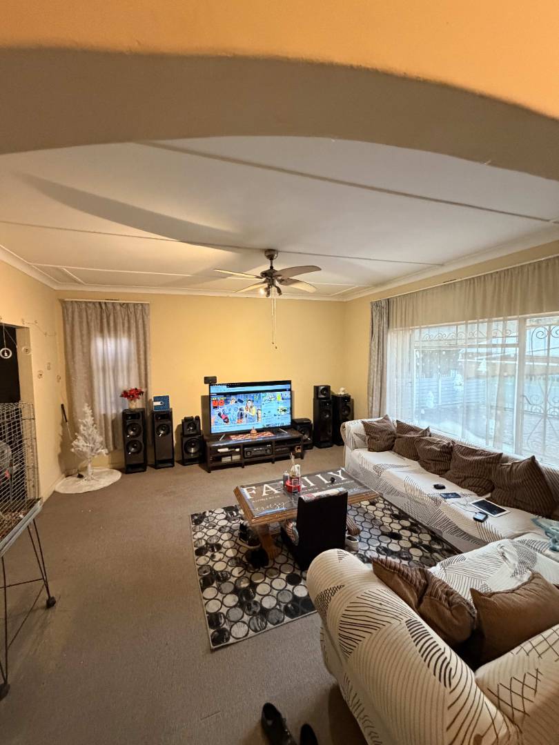 4 Bedroom Property for Sale in Queenswood Gauteng