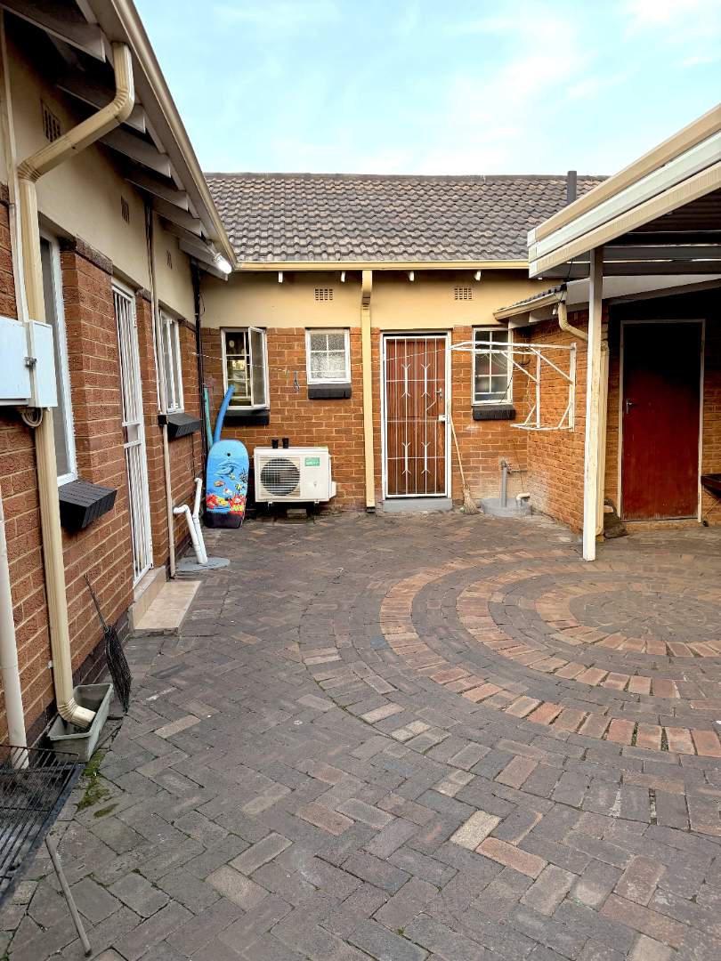 4 Bedroom Property for Sale in Queenswood Gauteng
