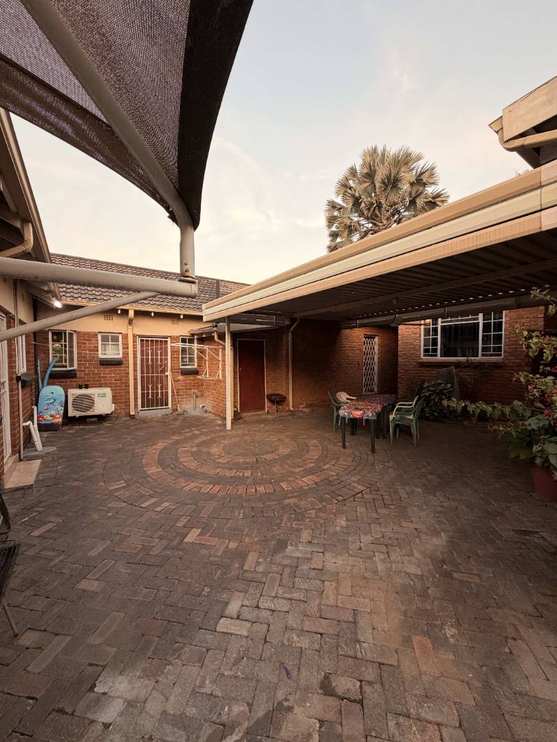 4 Bedroom Property for Sale in Queenswood Gauteng