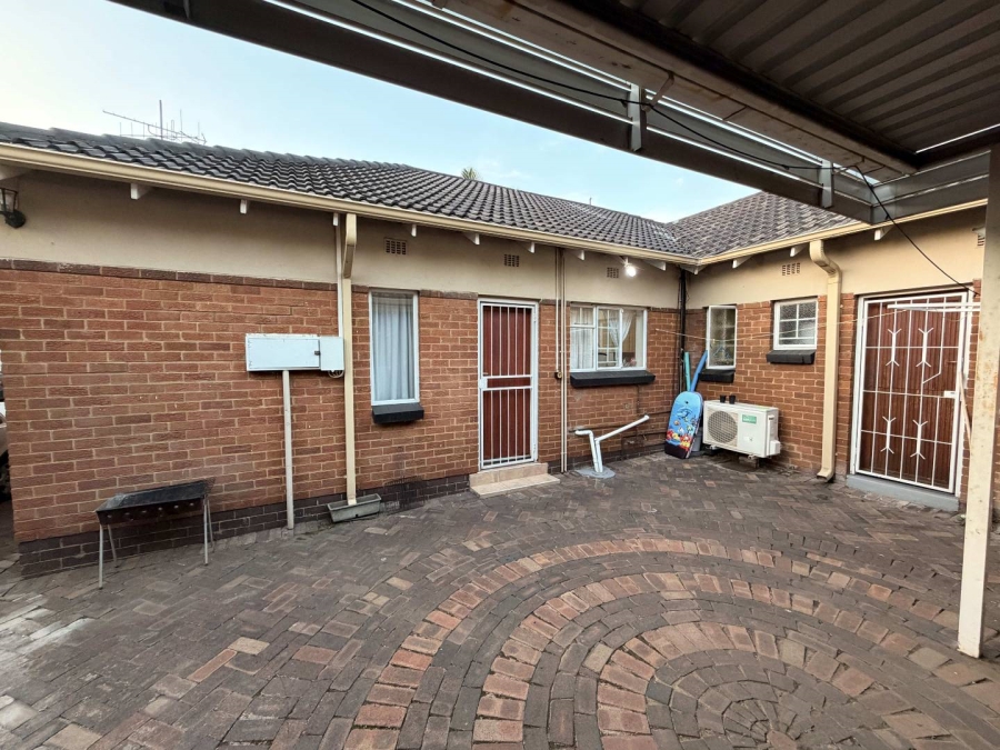 4 Bedroom Property for Sale in Queenswood Gauteng
