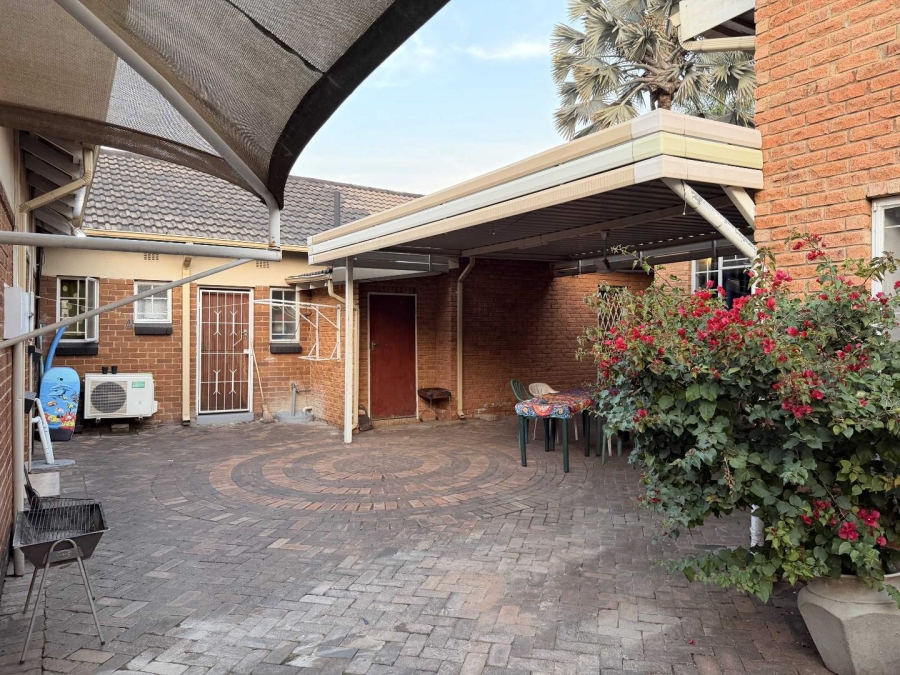 4 Bedroom Property for Sale in Queenswood Gauteng