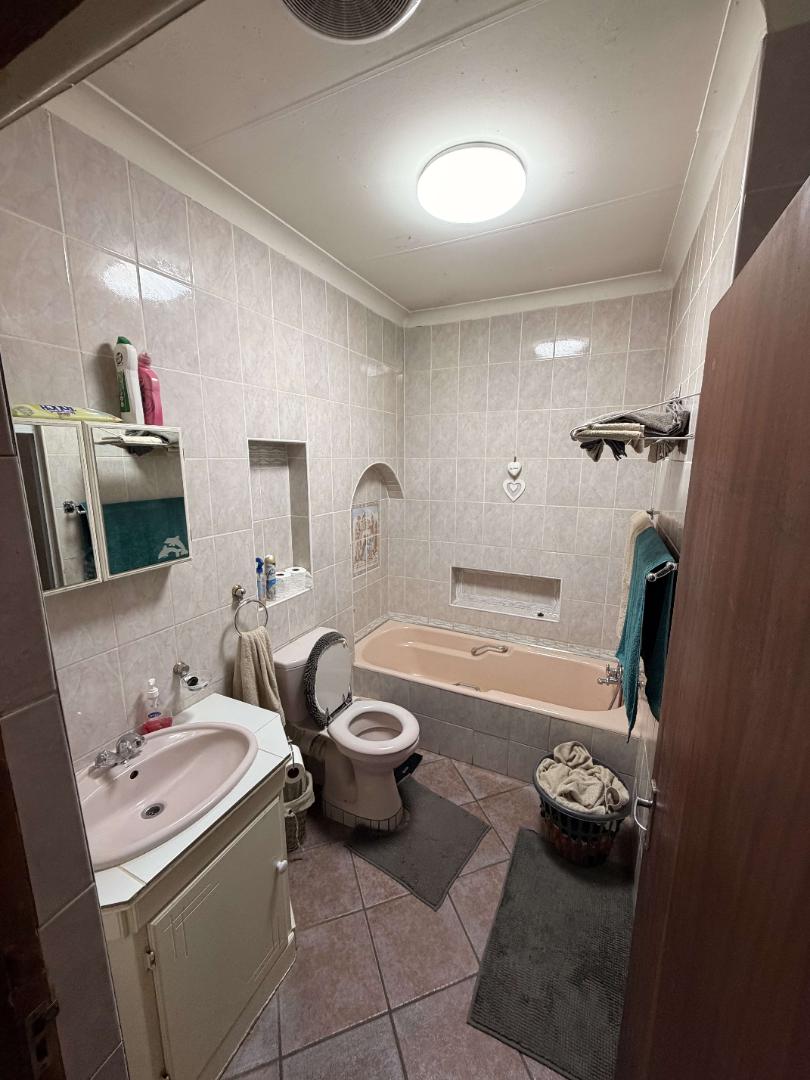 4 Bedroom Property for Sale in Queenswood Gauteng