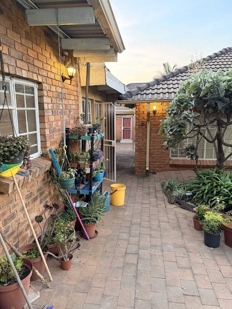 4 Bedroom Property for Sale in Queenswood Gauteng