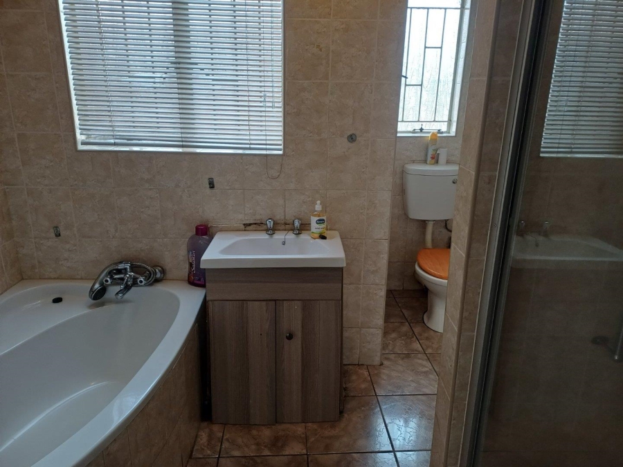 3 Bedroom Property for Sale in Birchleigh North Gauteng