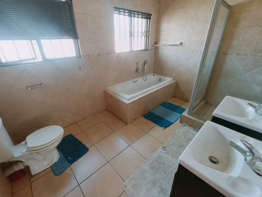 4 Bedroom Property for Sale in Amberfield Ridge Gauteng