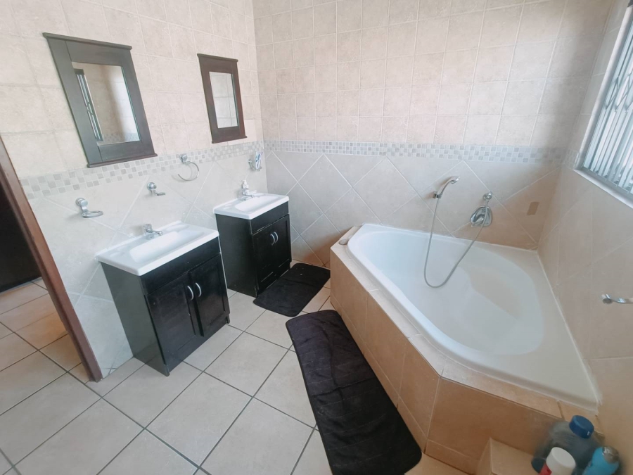 4 Bedroom Property for Sale in Amberfield Ridge Gauteng