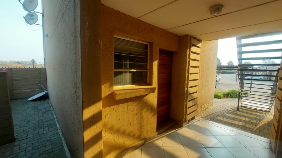 2 Bedroom Property for Sale in Albertsdal Gauteng