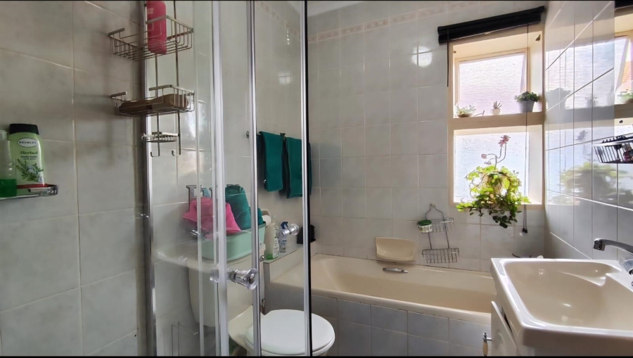 2 Bedroom Property for Sale in New Redruth Gauteng