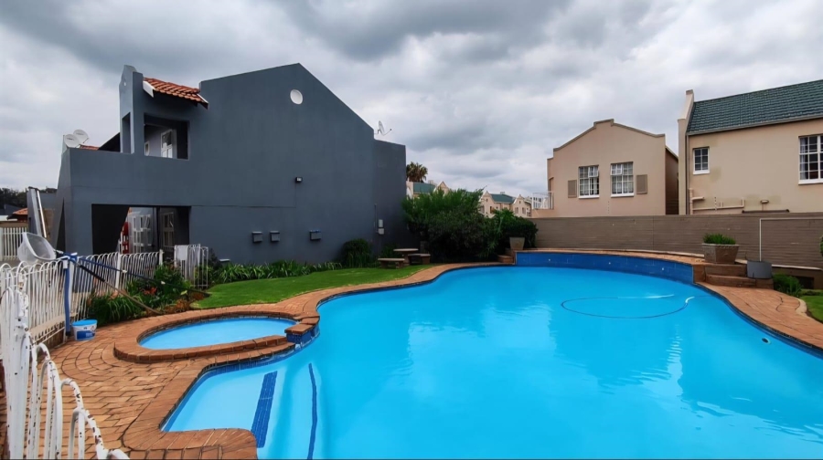 2 Bedroom Property for Sale in New Redruth Gauteng