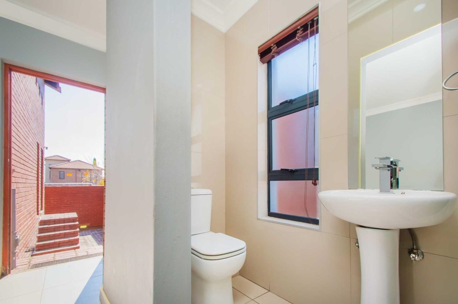 4 Bedroom Property for Sale in Willowbrook Gauteng