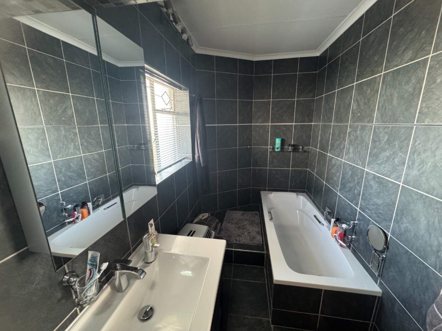 3 Bedroom Property for Sale in Randhart Gauteng