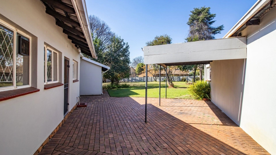 To Let 4 Bedroom Property for Rent in Fairland Gauteng